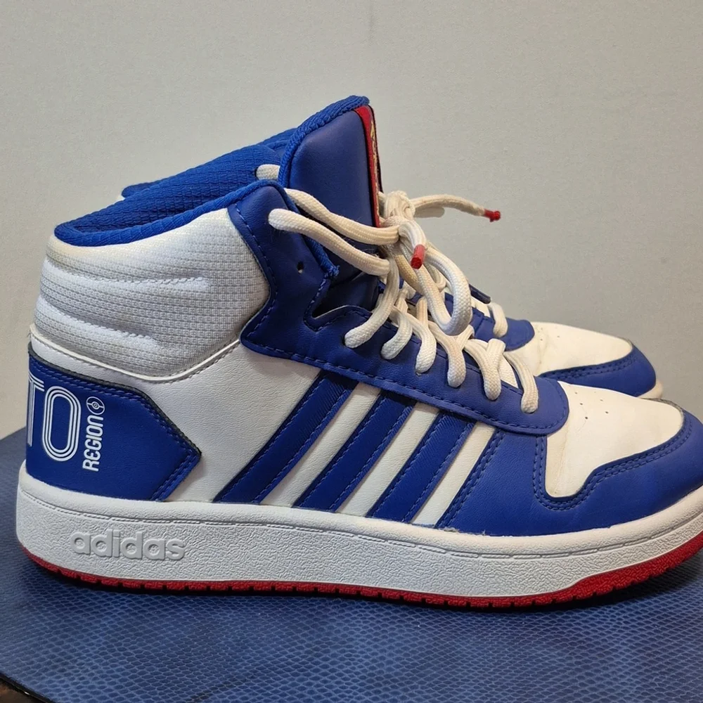 Adidas Pokémon Blue and White Sneakers sz.6 [#1639]